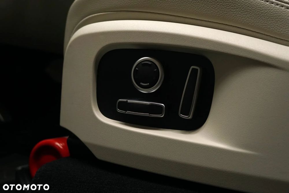 Jaguar F-Pace 2.0 P250 mHEV AWD R-Dynamic Black - 15