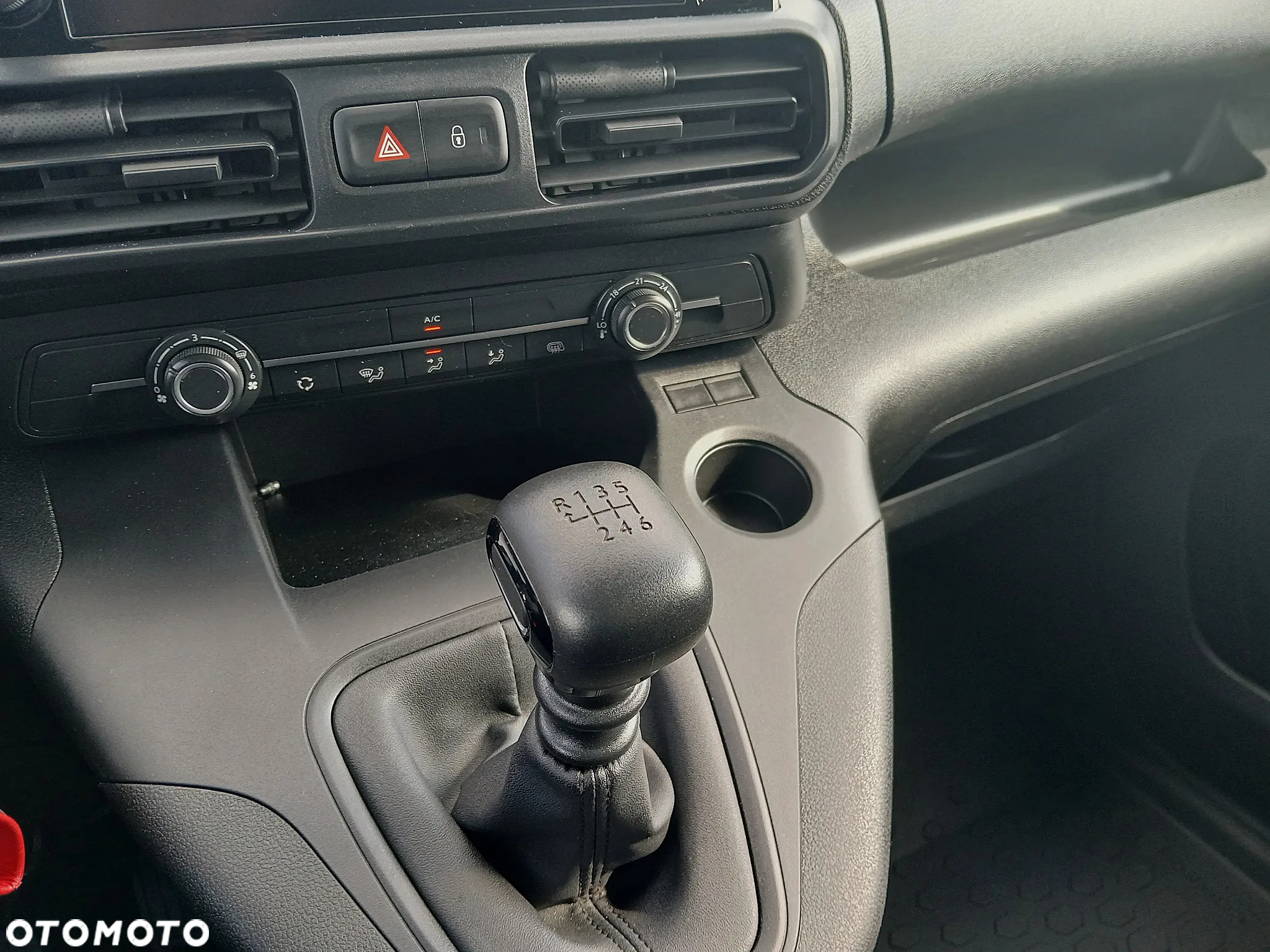 Opel COMBO - 19