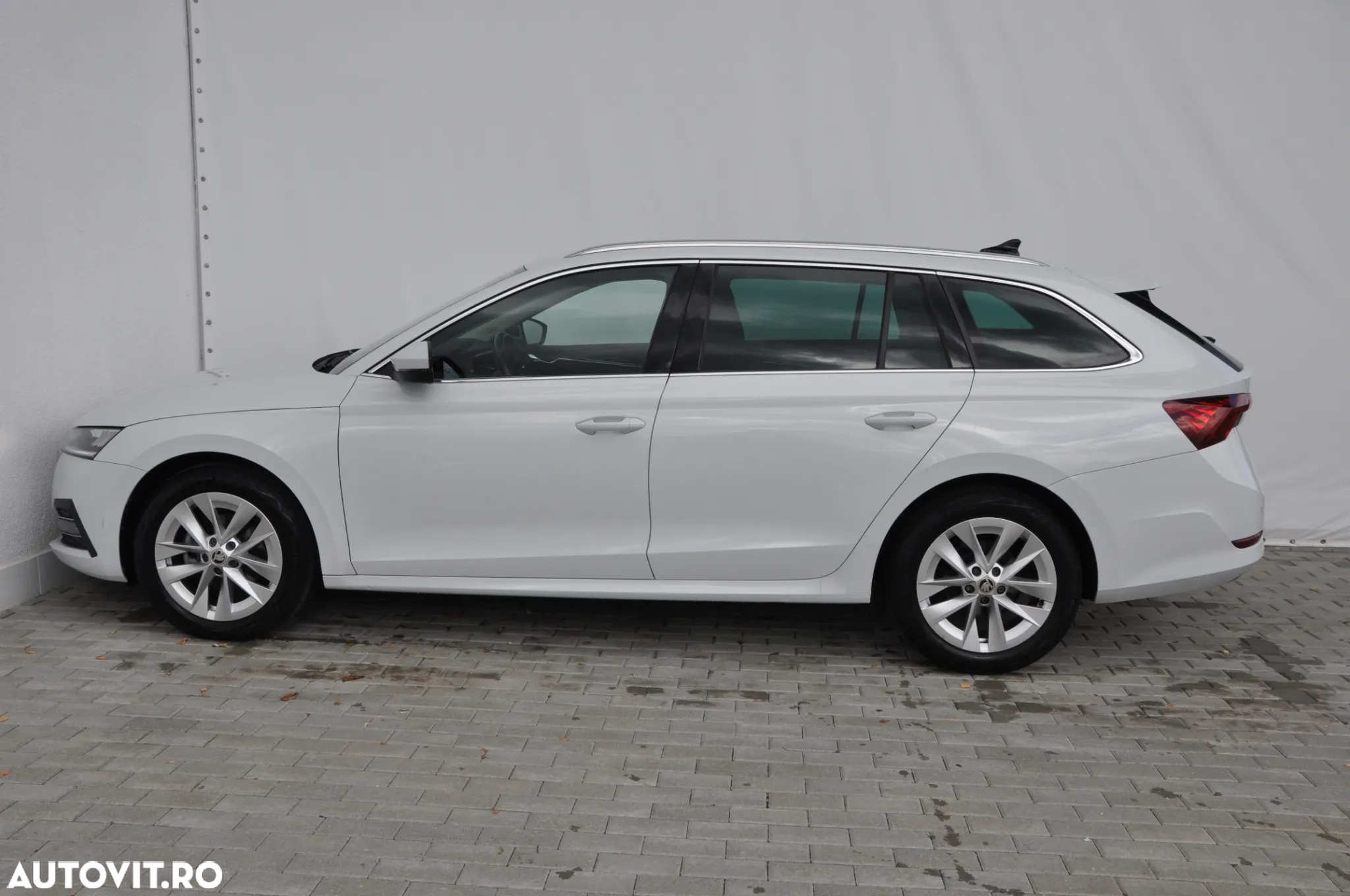 Skoda Octavia Combi 2.0 TDI DSG Ambition - 2