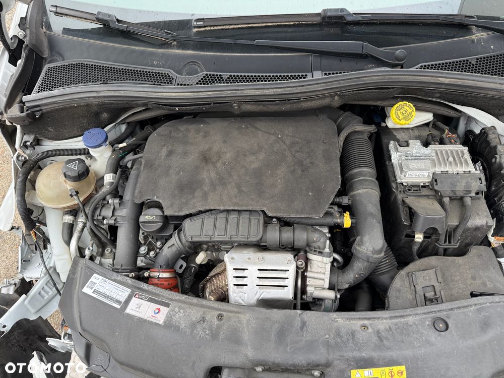 Peugeot 208 1.2 PureTech GPF Signature S&S EAT6 - 4