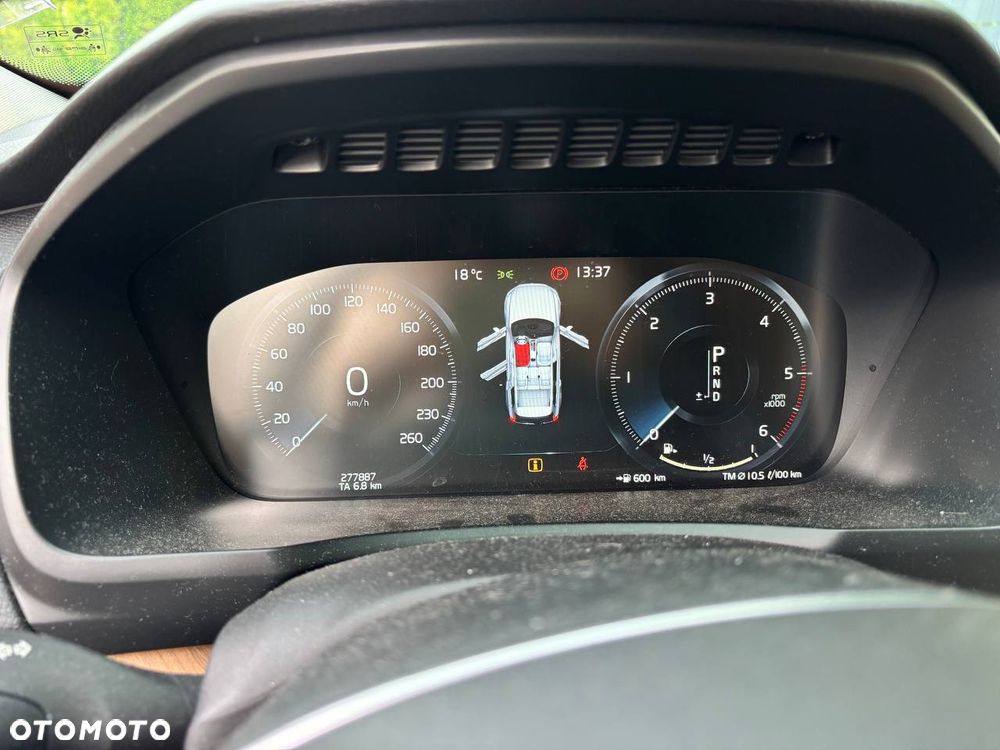 Volvo XC 90 - 9