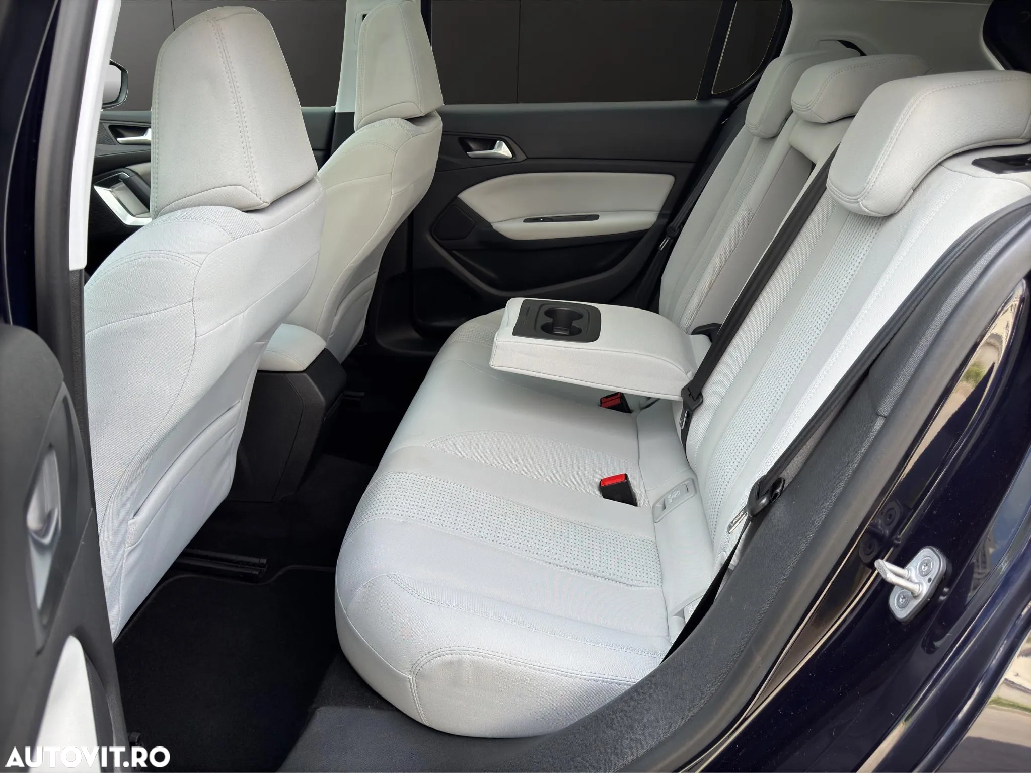 Peugeot 308 1.2 L PureTech Turbo Allure Aut. - 11