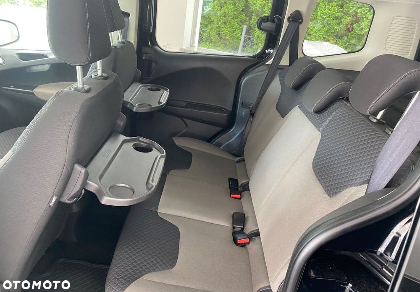 Ford Tourneo Courier - 12