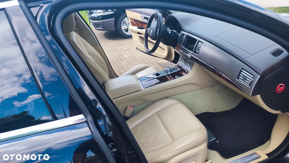 Jaguar XF 3.0 V6 - 34