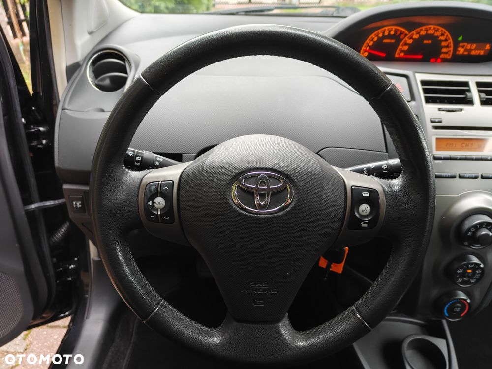 Toyota Yaris - 25