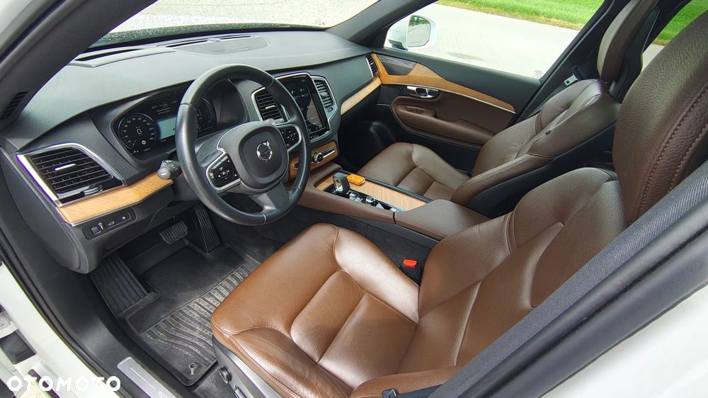 Volvo XC 90 - 23