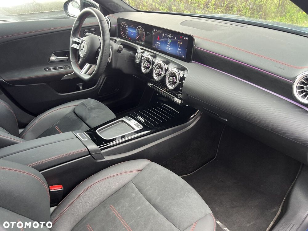 Mercedes-Benz CLA - 13
