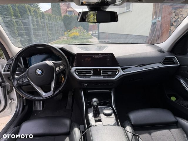 BMW Seria 3 320d Sport Line - 10