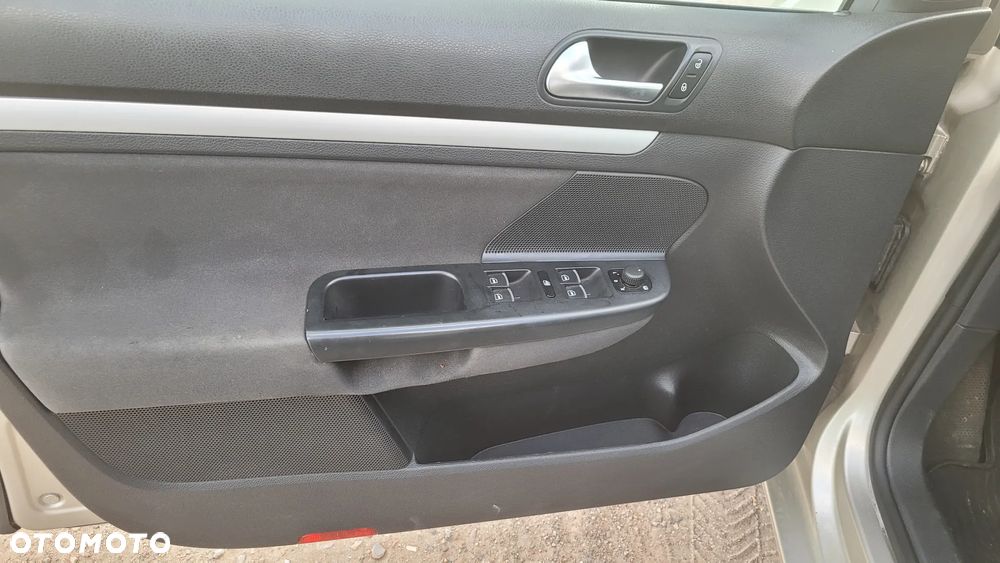 Volkswagen Golf 2.0 TDI DPF Highline - 15