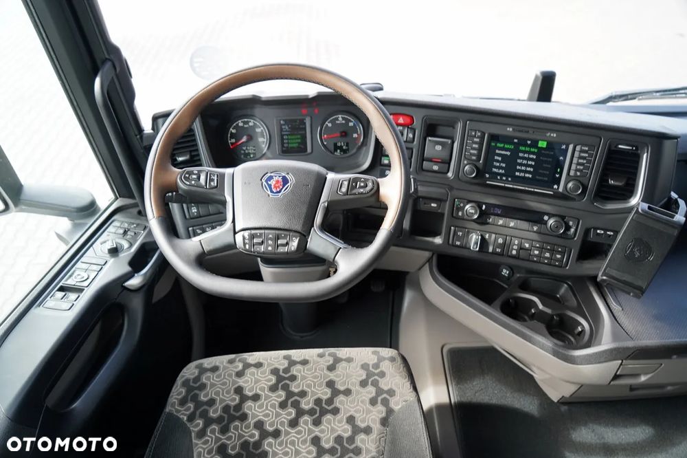 Scania R 450 / MEGA / 6x2 / FIRANKA - 8,2 m / SOLÓWKA / OŚ PODNOSZONA / MOCNA PODŁOGA / NAVI / - 29