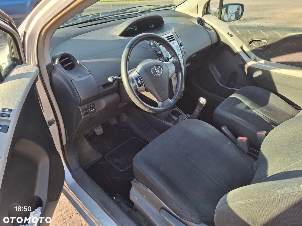 Toyota Yaris 1.0 VVT-i Team - 12