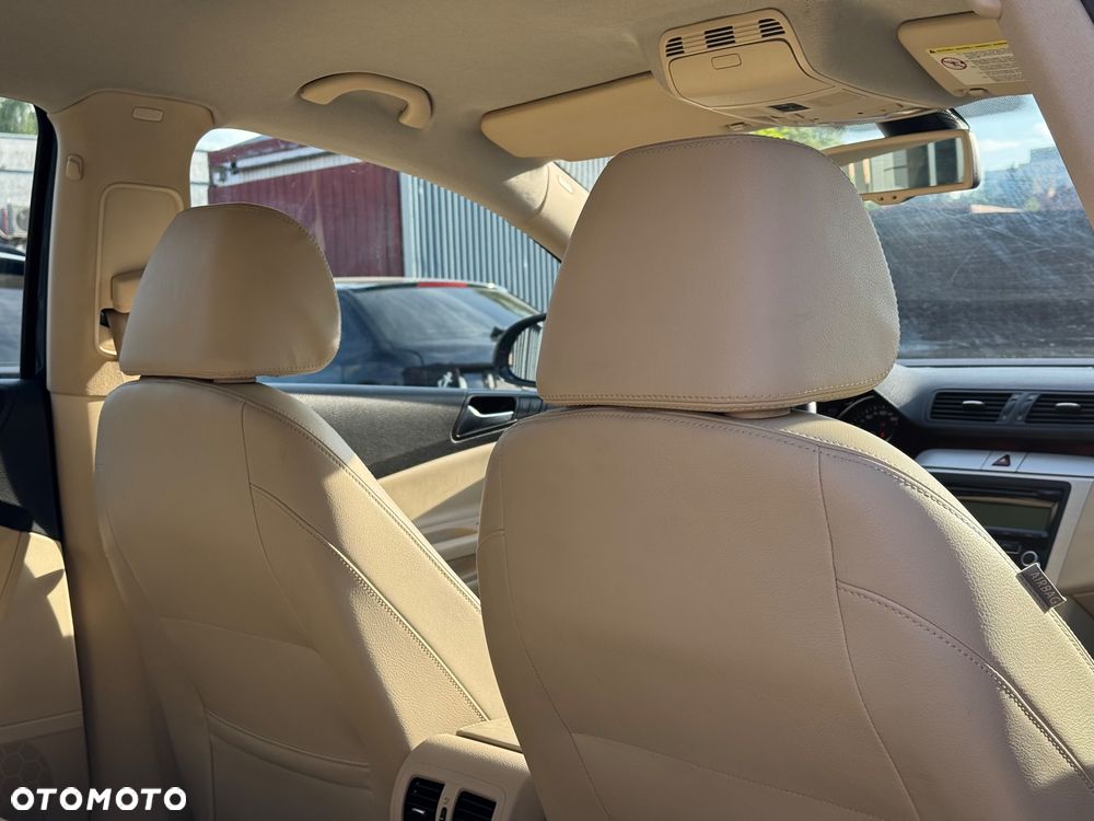 Volkswagen Passat 2.0 TDI DPF BlueMotion Technology Highline - 24