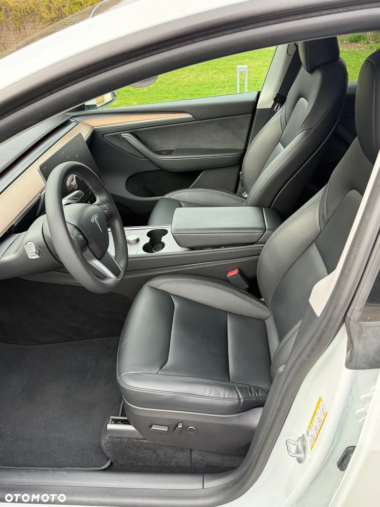 Tesla Model Y - 7