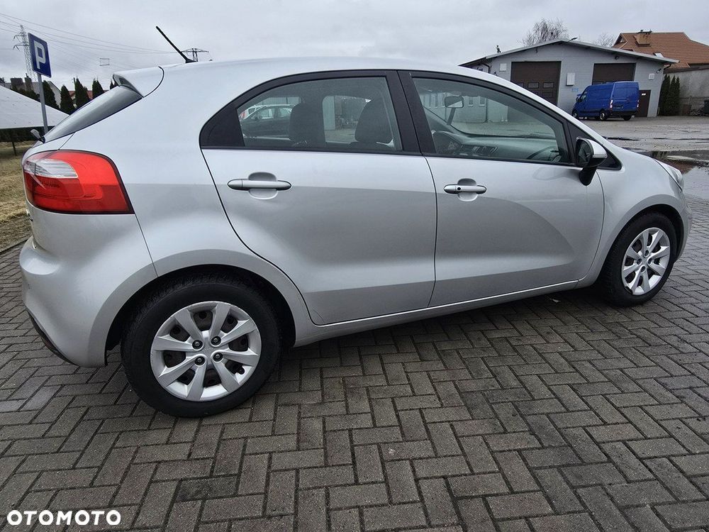 Kia Rio - 10