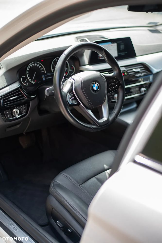 BMW Seria 5 520d xDrive - 13