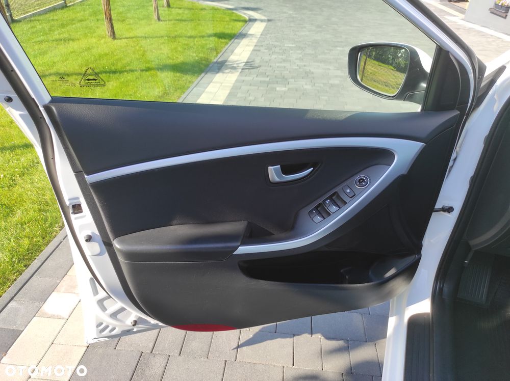 Hyundai i30 1.6 Classic + - 11