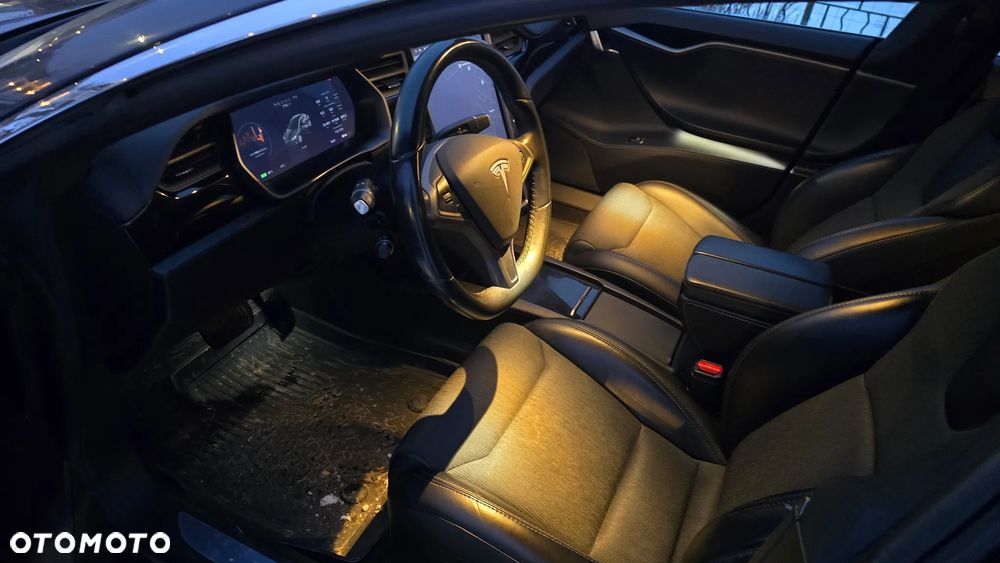 Tesla Model S - 11
