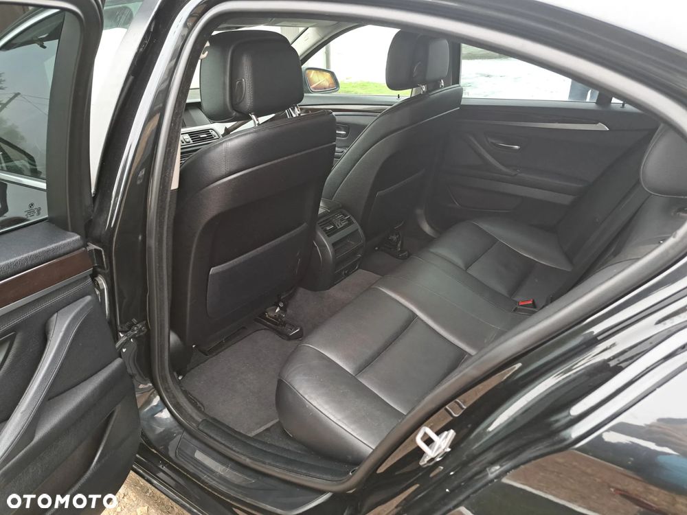 BMW Seria 5 528i xDrive - 14