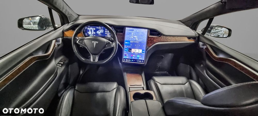 Tesla Model X - 14