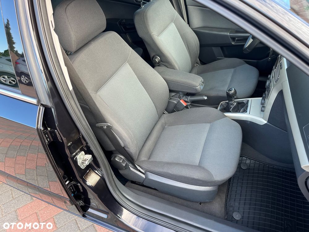 Opel Astra 1.6 Innovation - 23