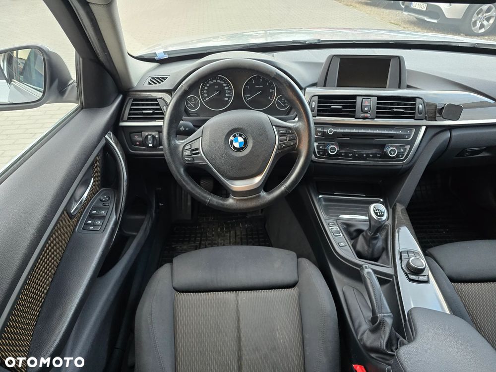 BMW Seria 3 320d - 29