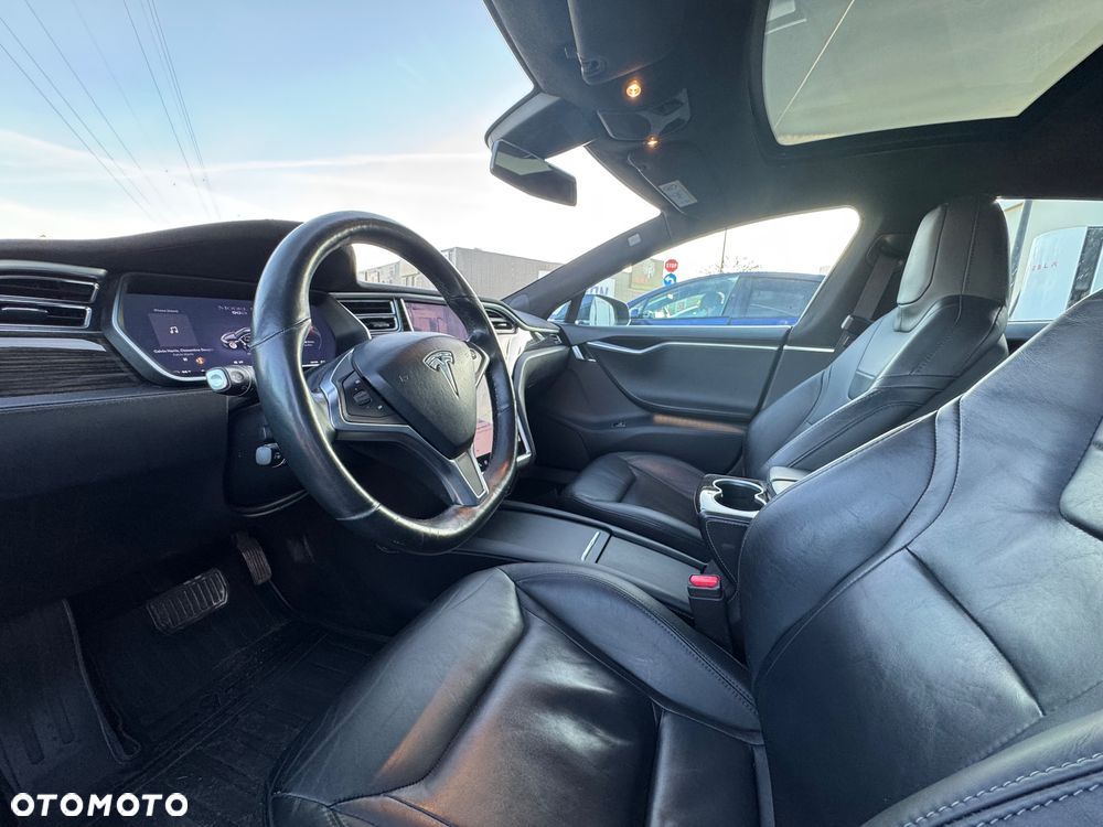 Tesla Model S - 7