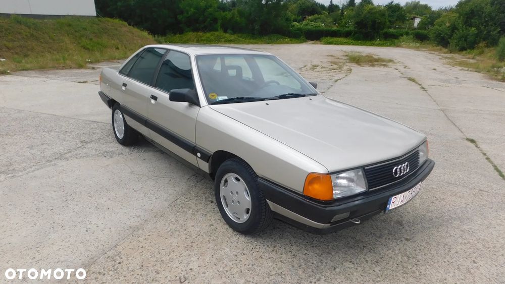 Audi 100 1.8 E - 23