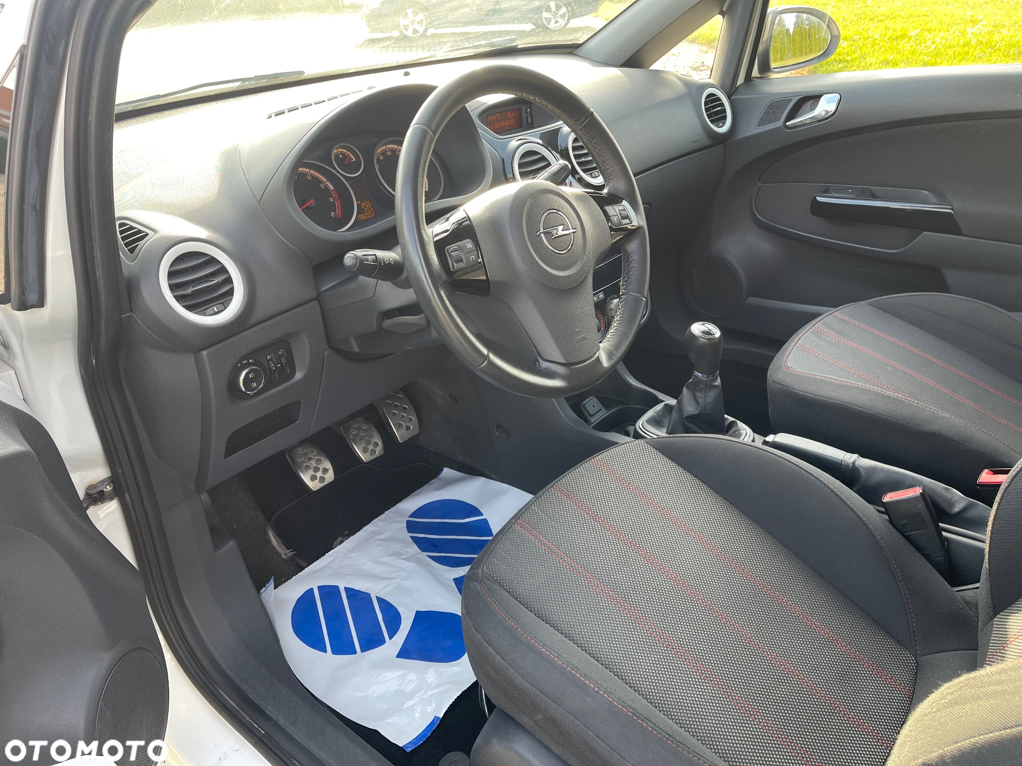 Opel Corsa 1.4 16V Cosmo - 33