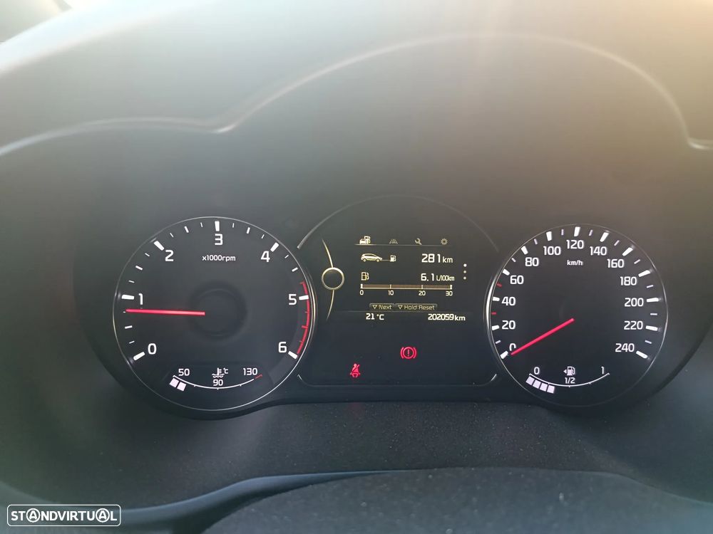 Kia Carens - 8