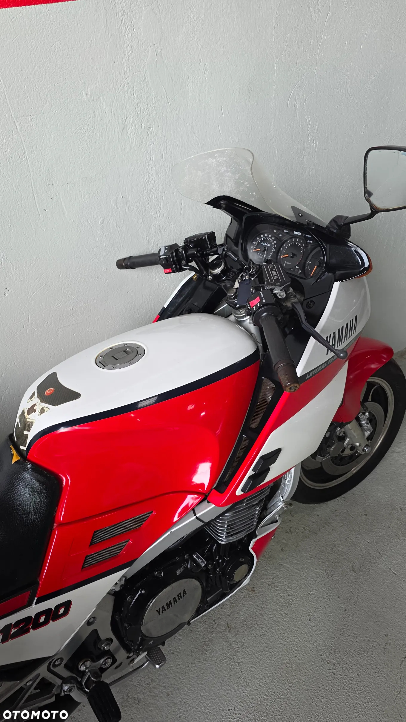 Yamaha FJ - 12