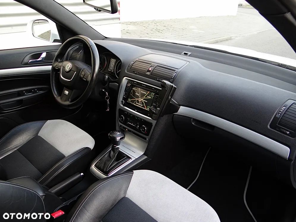 Skoda Octavia 2.0 TDI CR DPF DSG RS - 26