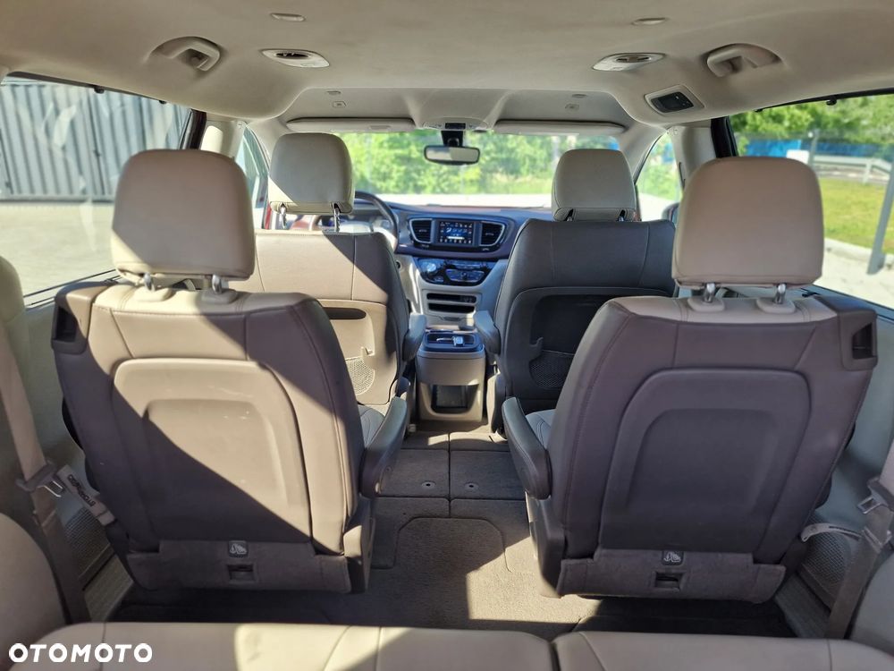 Chrysler Pacifica - 12