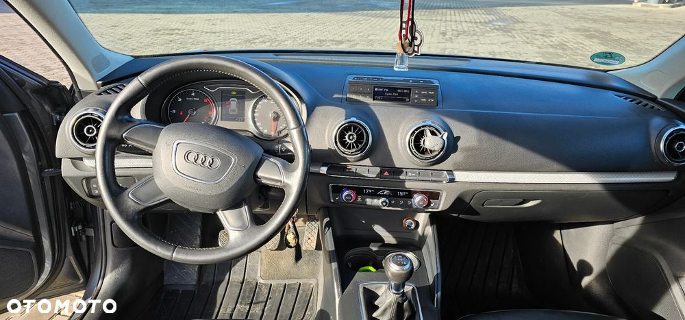 Audi A3 Sportback 2.0 TDI Ambiente - 19