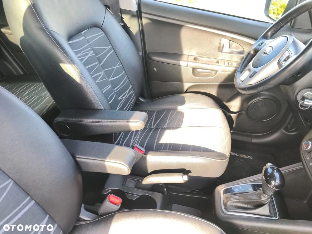 Kia Venga - 27