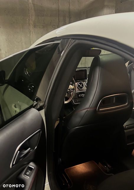 Mercedes-Benz CLA 200 AMG Line - 22