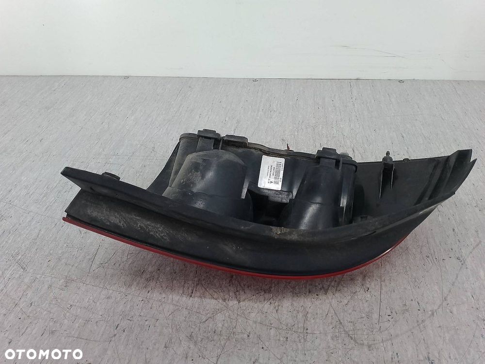 LAMPA TYLNA PRAWA NISSAN PRIMERA P12 ( 03-07 ) 89077085  26550AU40A 1.8 16V - 2