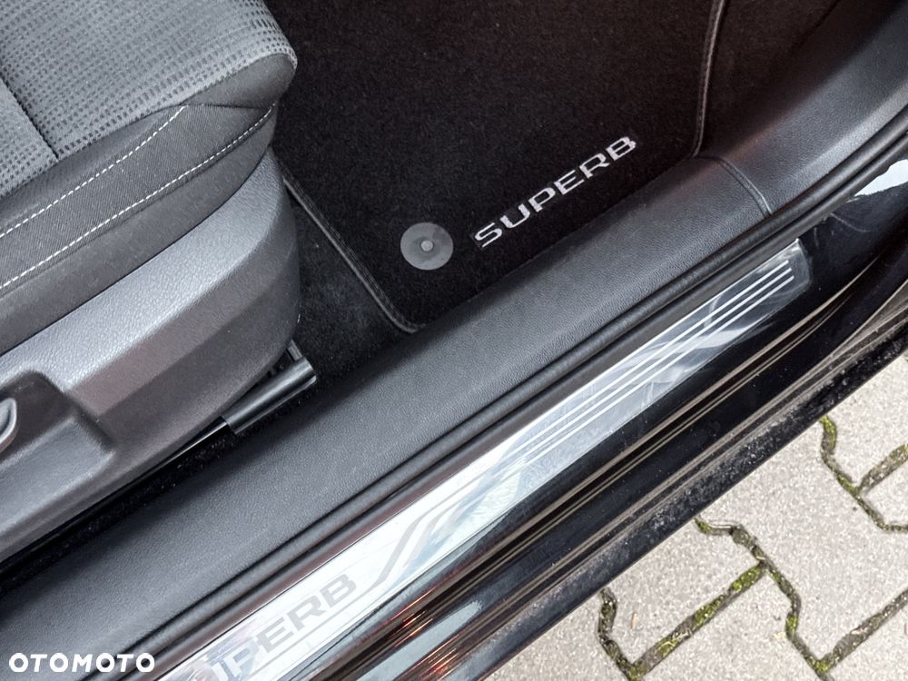Skoda Superb 2.0 TDI DSG Ambition - 36