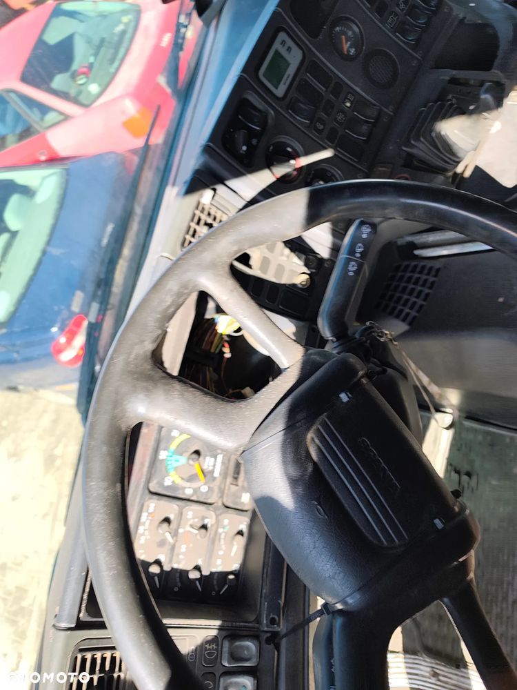 SCANIA R114 na części z 2002 r. silnik skrzynia koło chłodnica lampa szyba drzwi itp - 9