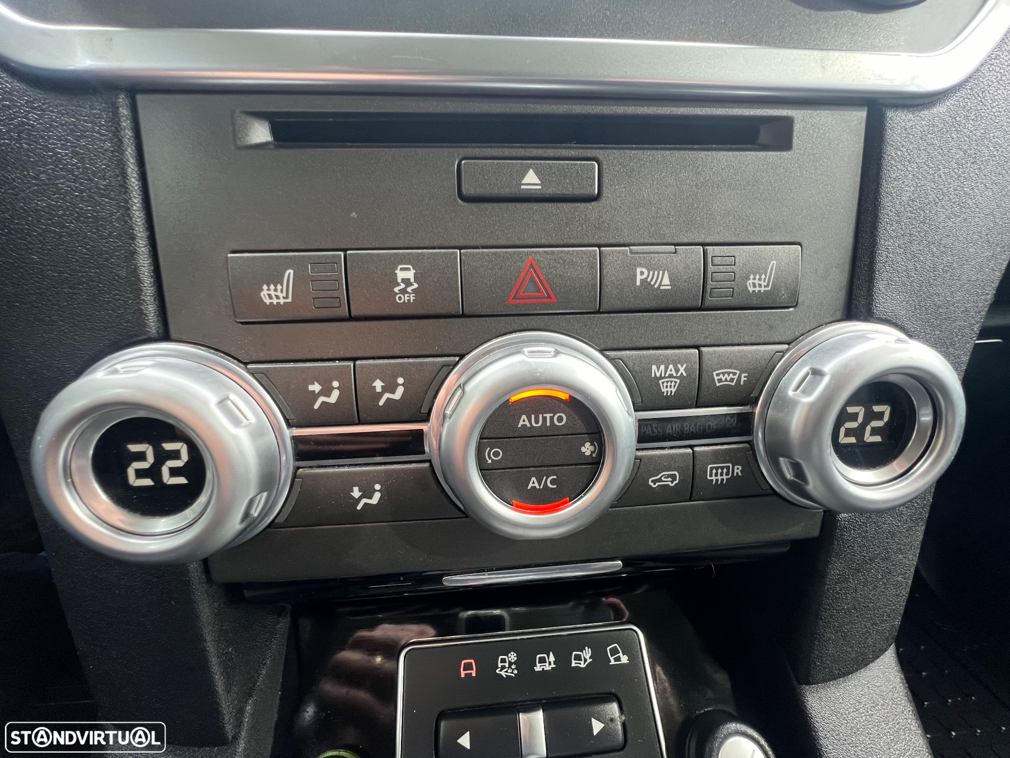 Land Rover Discovery SD V6 HSE - 23