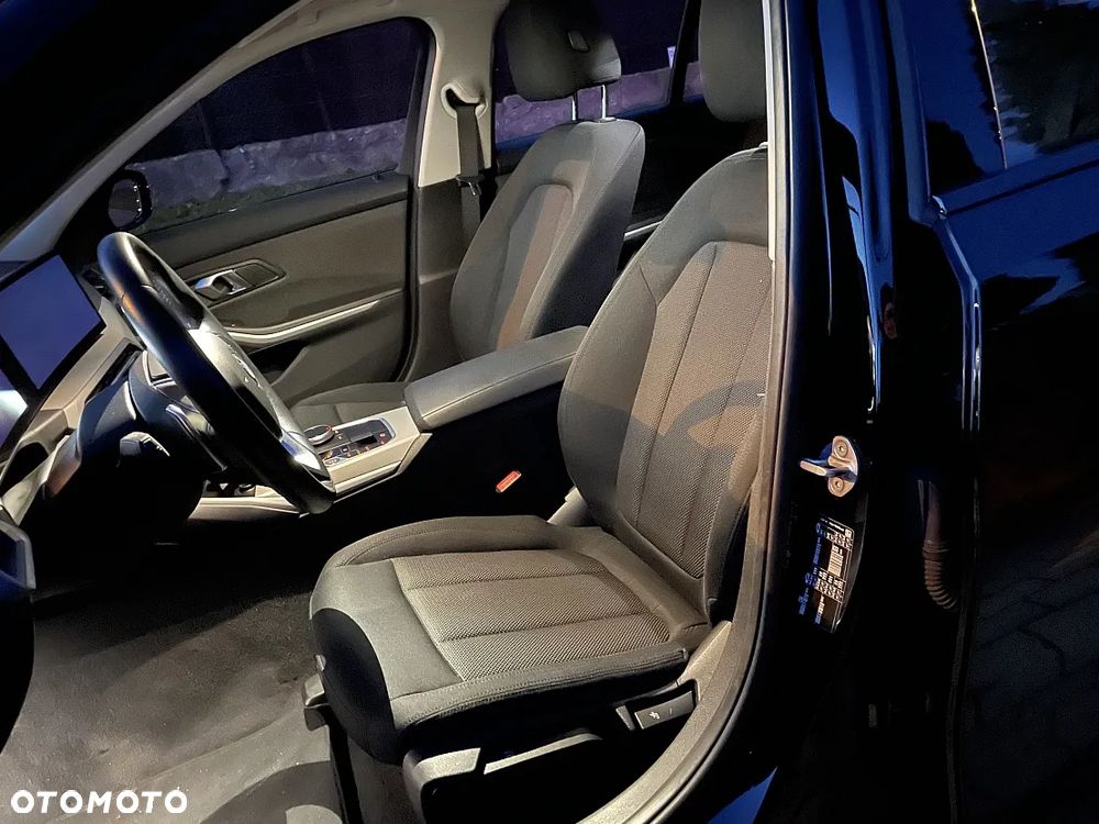 BMW Seria 3 318i Sport Line - 31
