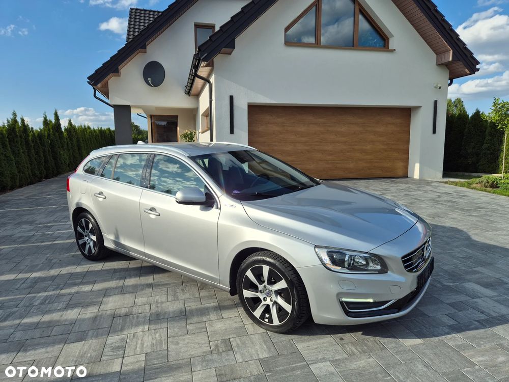 Volvo V60 D6 AWD Plug-in Hybrid Summum - 3