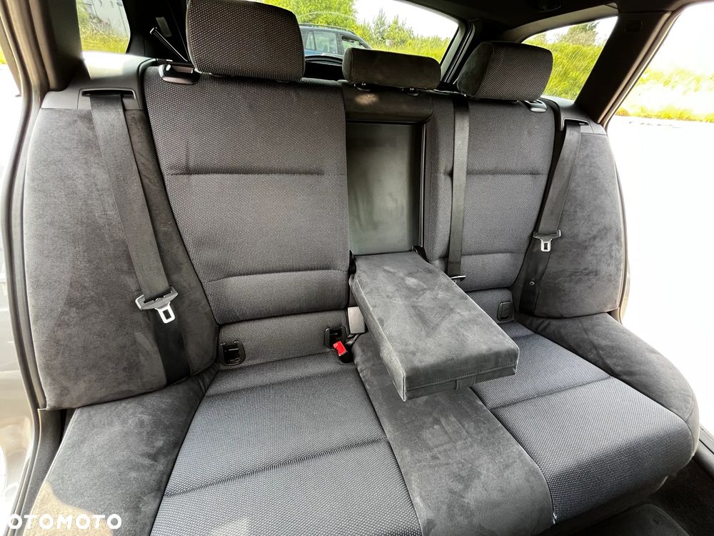 BMW Seria 3 318d Touring Sport Line - 21