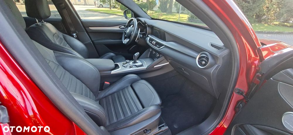 Alfa Romeo Stelvio - 12