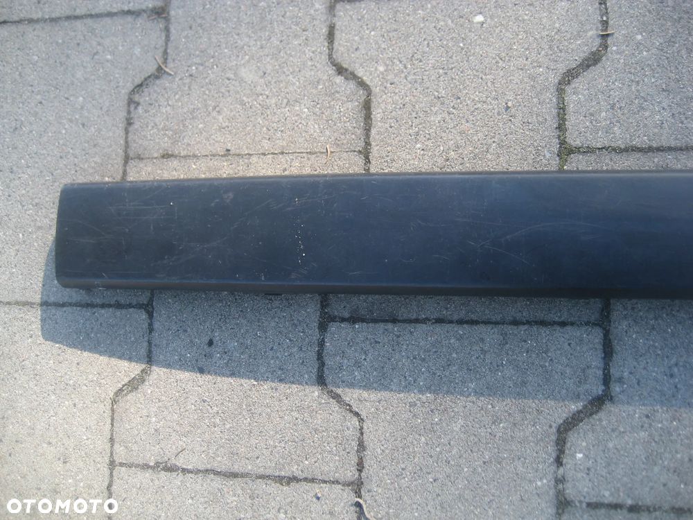 bmw 3 e30 listwa zderzaka tył środkowa 51121945926 0f - 2
