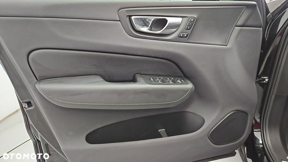 Volvo XC 60 B4 B Plus Dark - 10