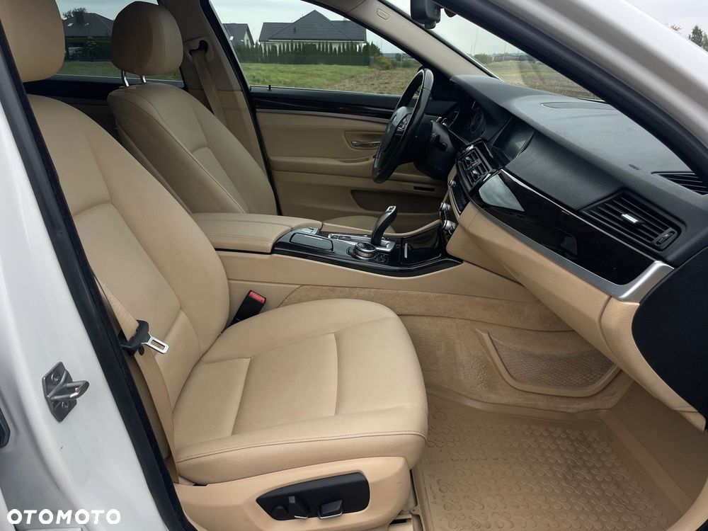 BMW Seria 5 528i xDrive Luxury Line - 17