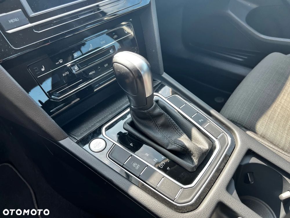 Volkswagen Passat - 14