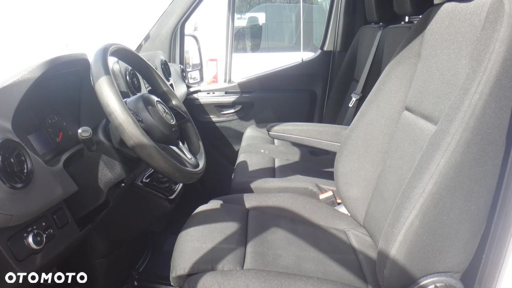 Mercedes-Benz Sprinter - 15