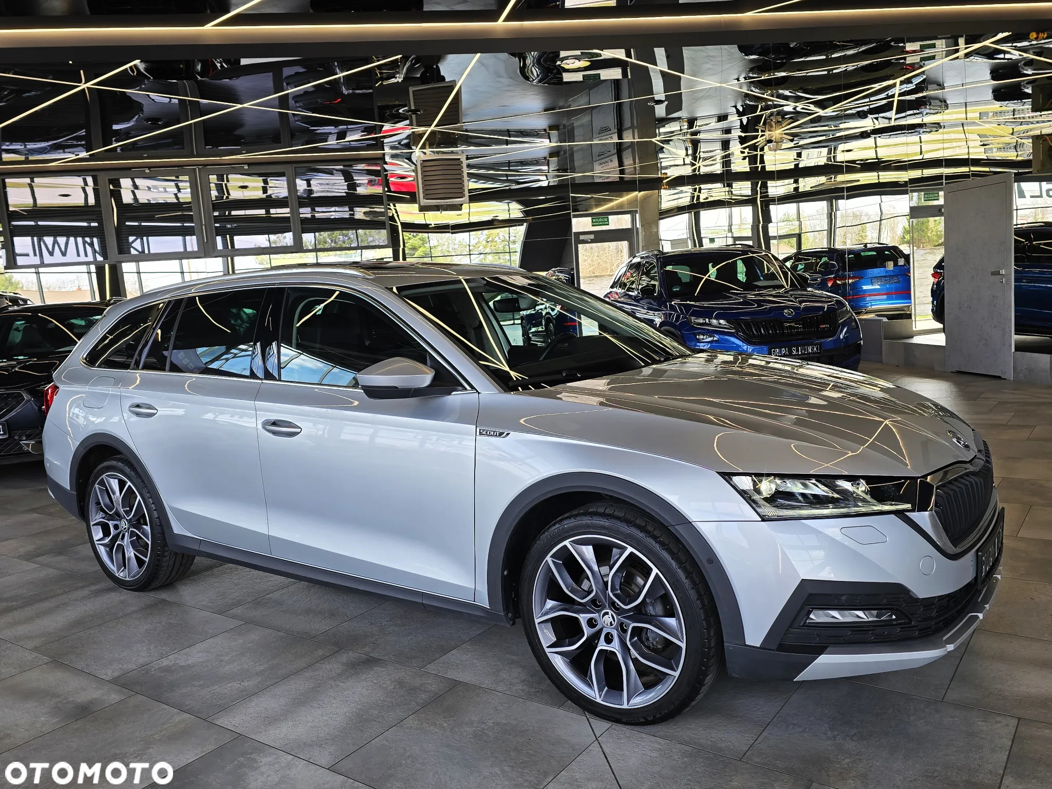 Skoda Octavia Combi 2.0 TDI DSG 4x4 Scout - 12