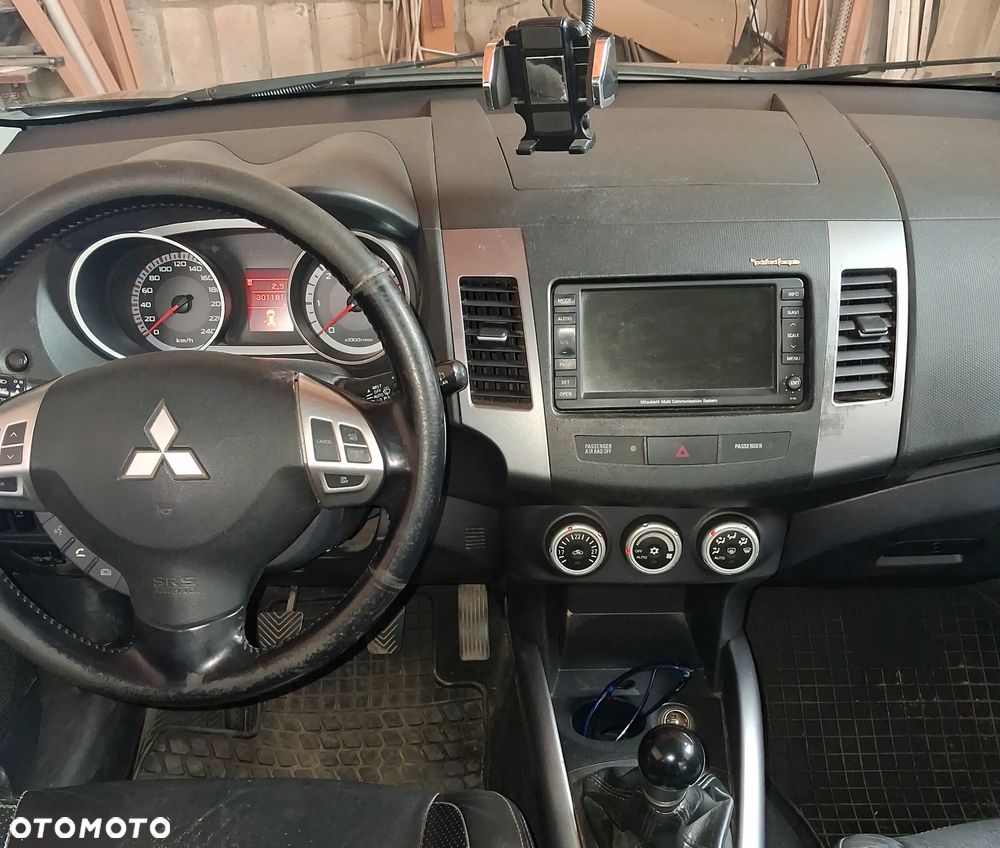 Mitsubishi Outlander - 6